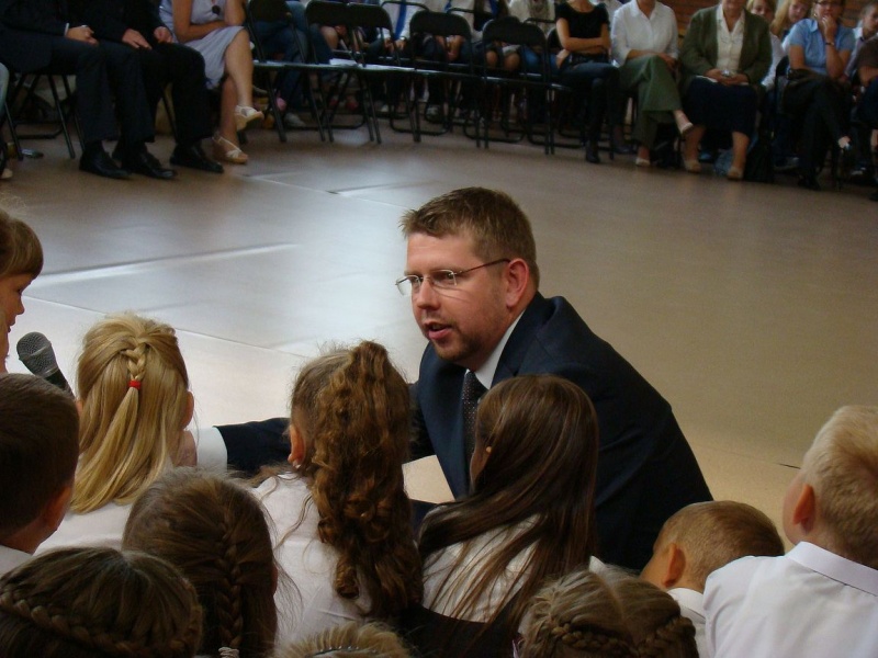 Zdjęcie w galerii na portalu naszwodzislaw.com: Prezydent Kieca przepytał pierwszaków wiadomości z regionu