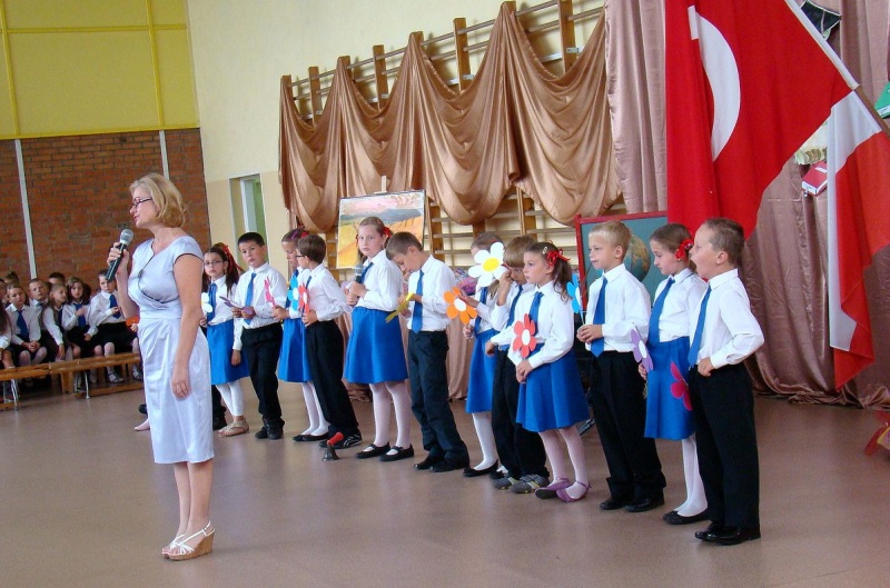 Zdjęcie w galerii na portalu naszwodzislaw.com: Prezydent Kieca przepytał pierwszaków wiadomości z regionu