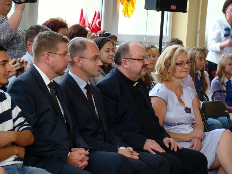 Zdjęcie w galerii na portalu naszwodzislaw.com: Prezydent Kieca przepytał pierwszaków wiadomości z regionu