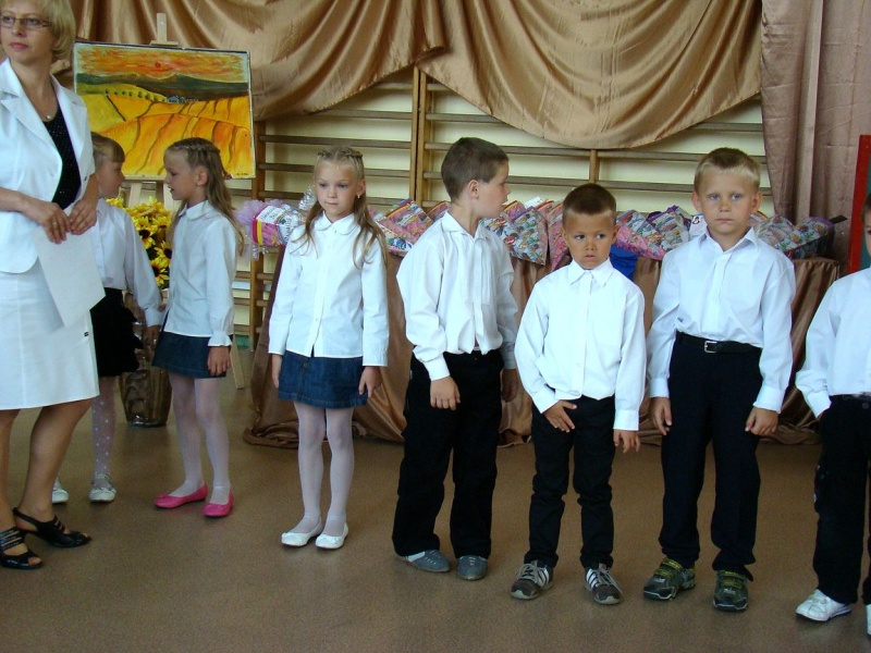 Zdjęcie w galerii na portalu naszwodzislaw.com: Prezydent Kieca przepytał pierwszaków wiadomości z regionu