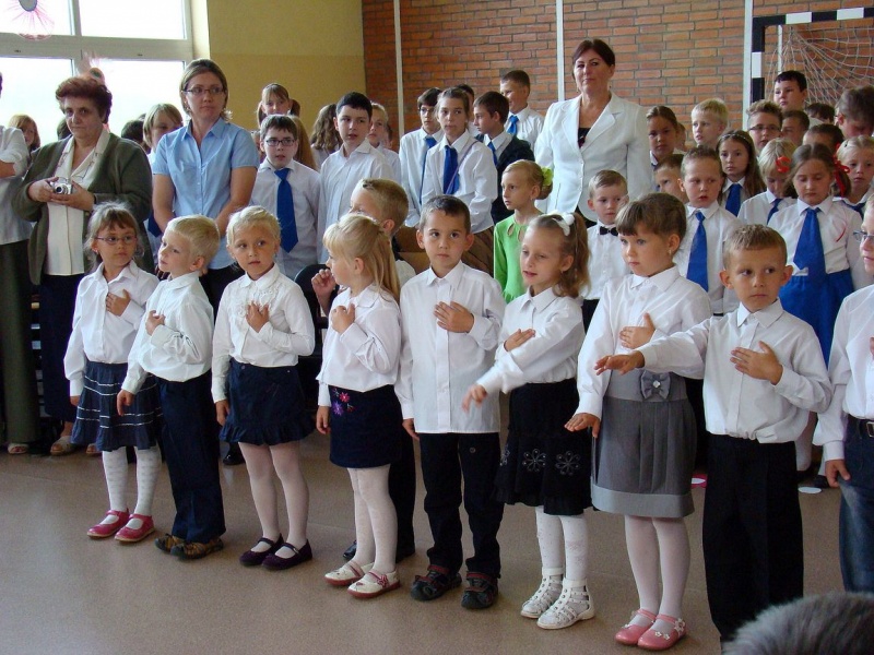 Zdjęcie w galerii na portalu naszwodzislaw.com: Prezydent Kieca przepytał pierwszaków wiadomości z regionu