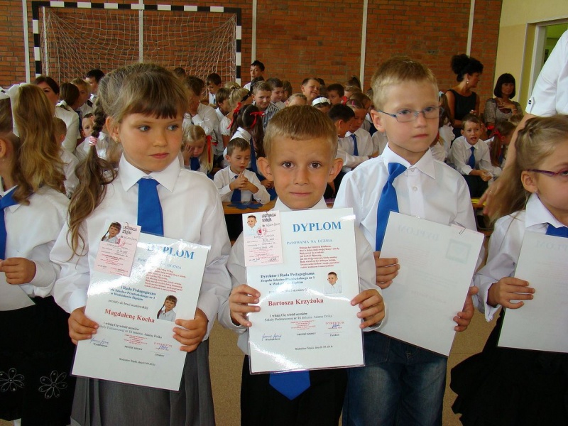 Zdjęcie w galerii na portalu naszwodzislaw.com: Prezydent Kieca przepytał pierwszaków wiadomości z regionu