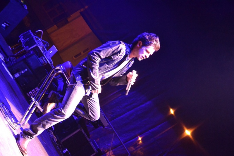 Zdjęcie w galerii na portalu naszwodzislaw.com: Łukasz Zagrobelny na radlińskiej scenie wiadomości z regionu