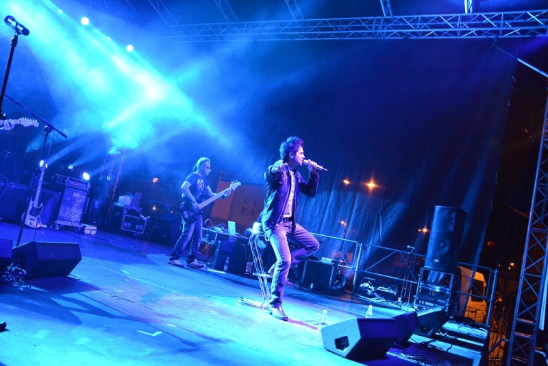 Zdjęcie w galerii na portalu naszwodzislaw.com: Łukasz Zagrobelny na radlińskiej scenie wiadomości z regionu