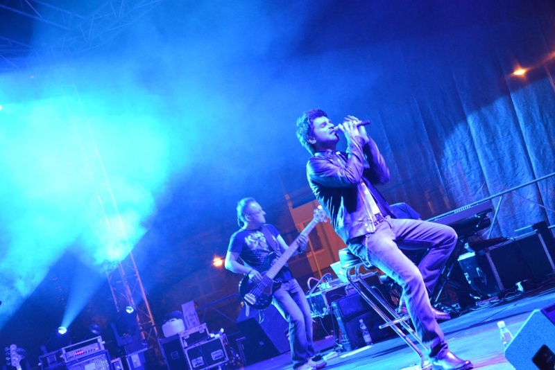 Zdjęcie w galerii na portalu naszwodzislaw.com: Łukasz Zagrobelny na radlińskiej scenie wiadomości z regionu