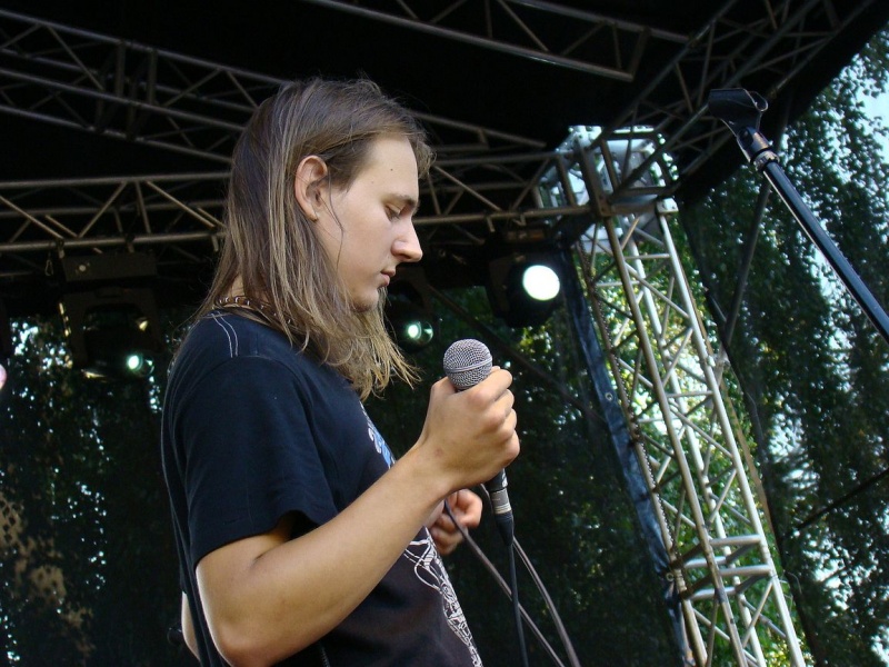 Zdjęcie w galerii na portalu naszwodzislaw.com: Łukasz Zagrobelny na radlińskiej scenie wiadomości z regionu