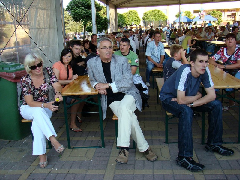 Zdjęcie w galerii na portalu naszwodzislaw.com: Łukasz Zagrobelny na radlińskiej scenie wiadomości z regionu