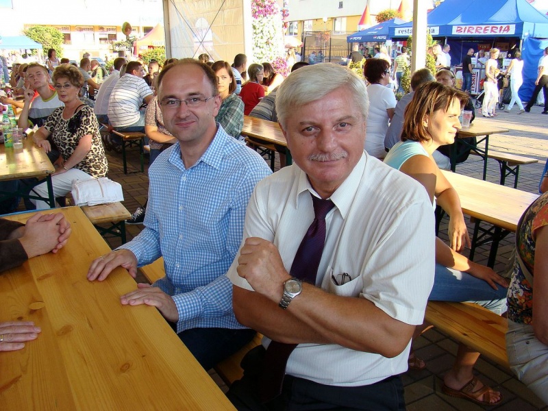 Zdjęcie w galerii na portalu naszwodzislaw.com: Łukasz Zagrobelny na radlińskiej scenie wiadomości z regionu