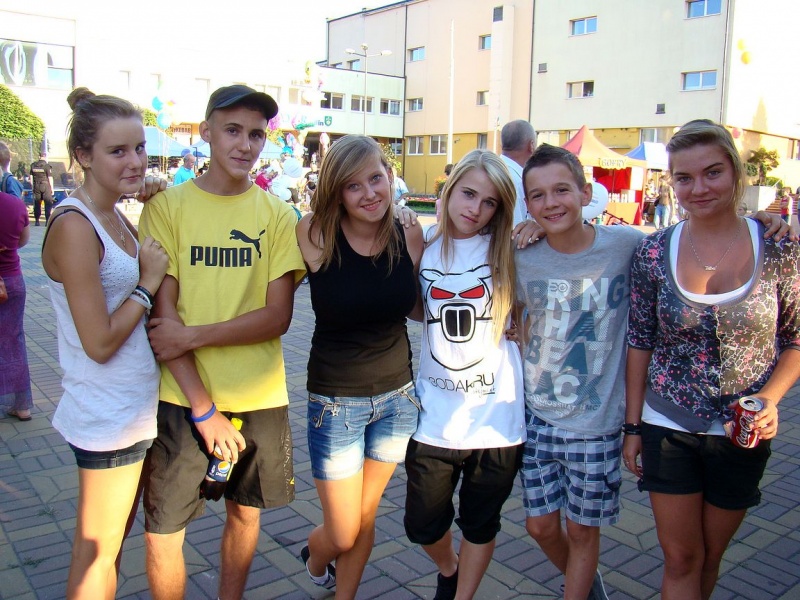 Zdjęcie w galerii na portalu naszwodzislaw.com: Łukasz Zagrobelny na radlińskiej scenie wiadomości z regionu