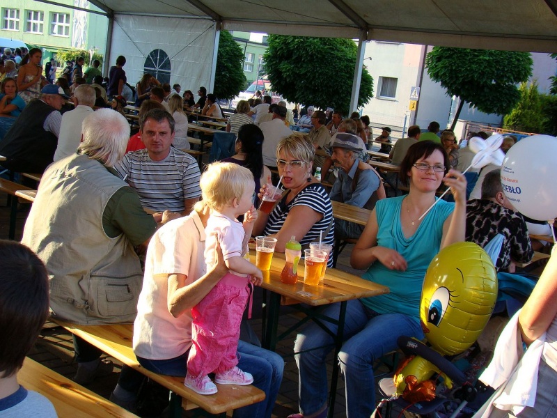 Zdjęcie w galerii na portalu naszwodzislaw.com: Łukasz Zagrobelny na radlińskiej scenie wiadomości z regionu