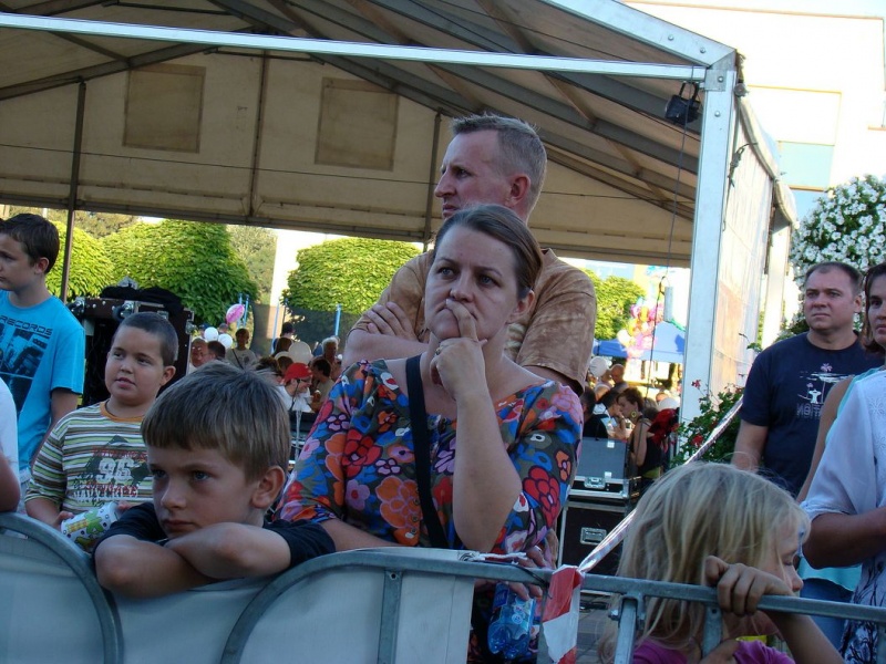 Zdjęcie w galerii na portalu naszwodzislaw.com: Łukasz Zagrobelny na radlińskiej scenie wiadomości z regionu