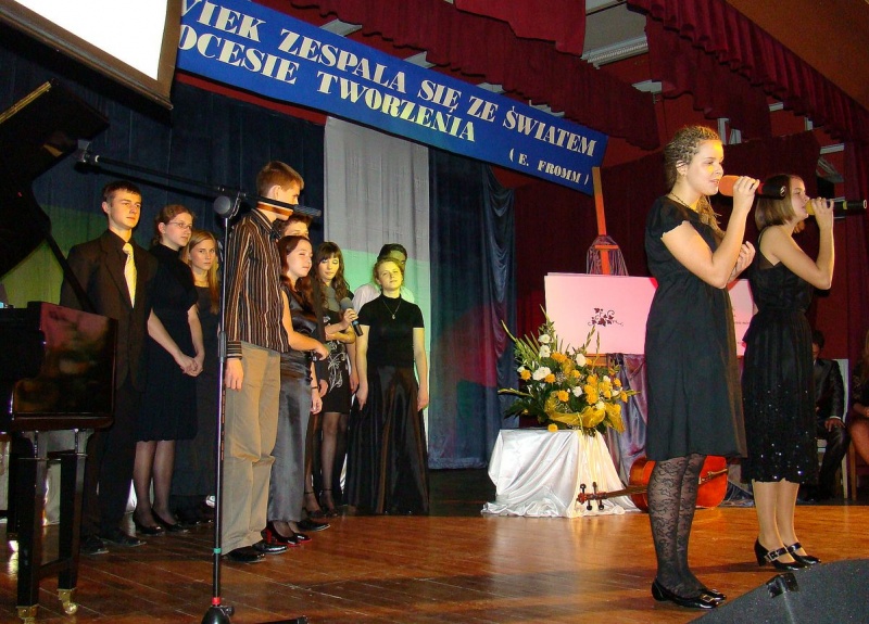 Zdjęcie w galerii na portalu naszwodzislaw.com: Barometrem emocji jest uczeń wiadomości z regionu