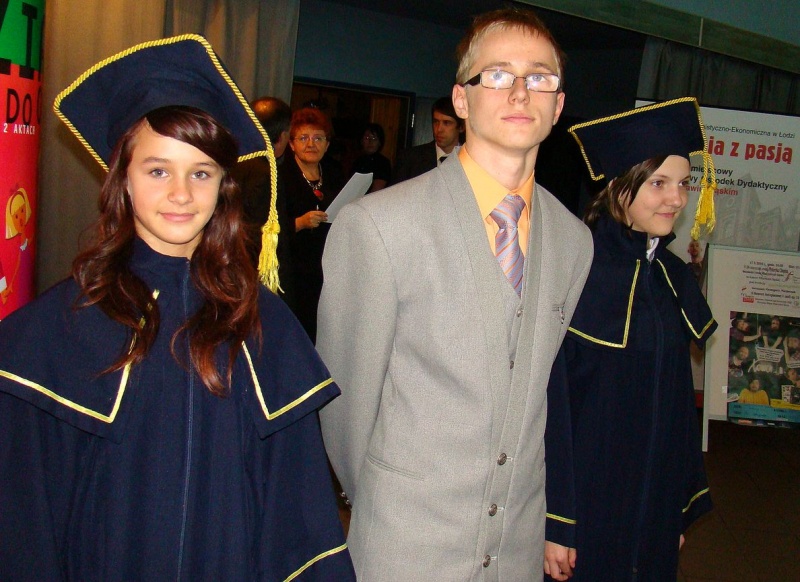 Zdjęcie w galerii na portalu naszwodzislaw.com: BELLA, BELLISSIMA o nauczycielkach... wiadomości z regionu