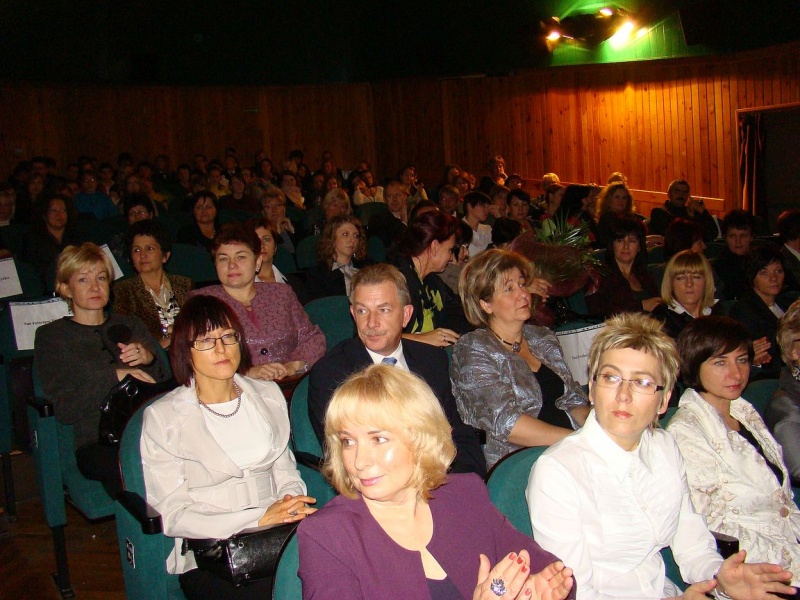 Zdjęcie w galerii na portalu naszwodzislaw.com: BELLA, BELLISSIMA o nauczycielkach... wiadomości z regionu