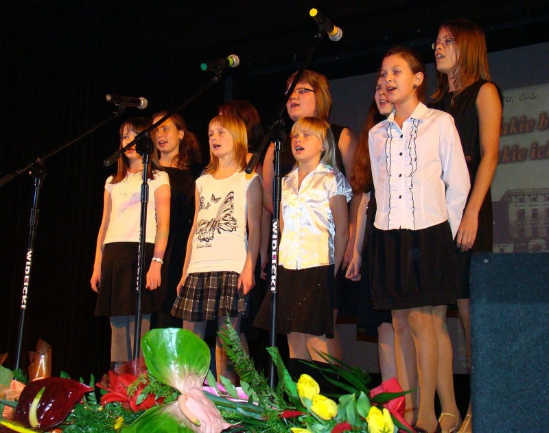 Zdjęcie w galerii na portalu naszwodzislaw.com: BELLA, BELLISSIMA o nauczycielkach... wiadomości z regionu