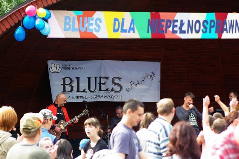 Zdjęcie w galerii na portalu naszwodzislaw.com: Ponad 500 osób bawiło się rytm bluesa wiadomości z regionu