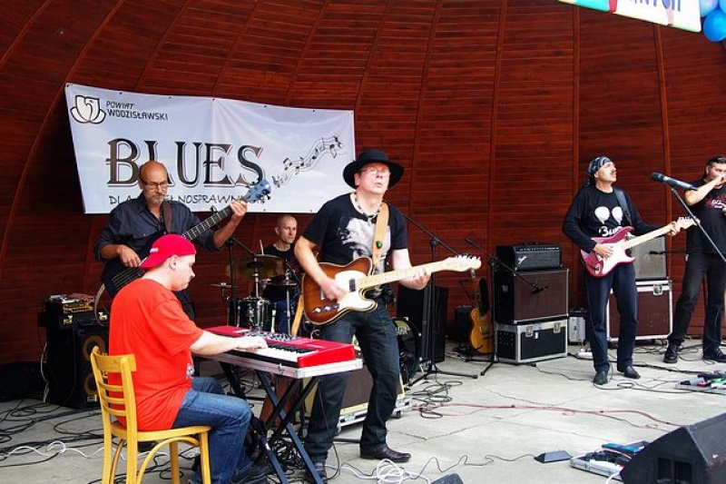 Zdjęcie w galerii na portalu naszwodzislaw.com: Ponad 500 osób bawiło się rytm bluesa wiadomości z regionu