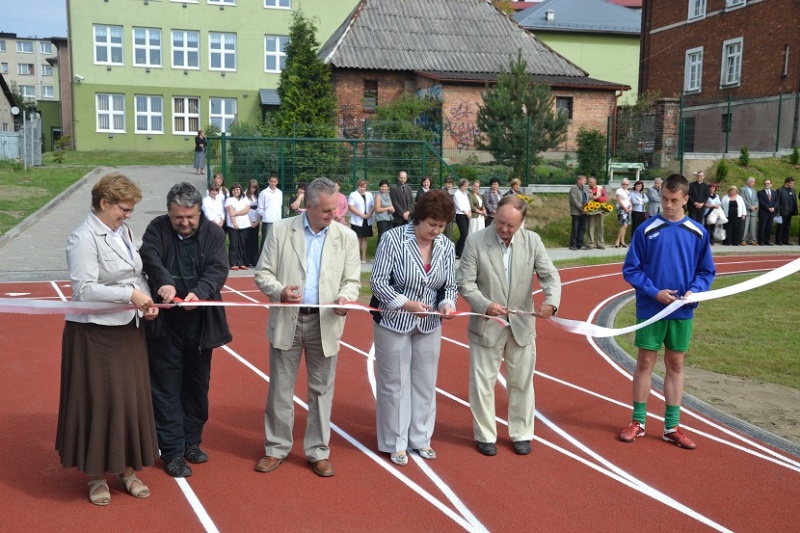 Zdjęcie w galerii na portalu naszwodzislaw.com: Nowe boisko w mieście olimpijczyków wiadomości z regionu