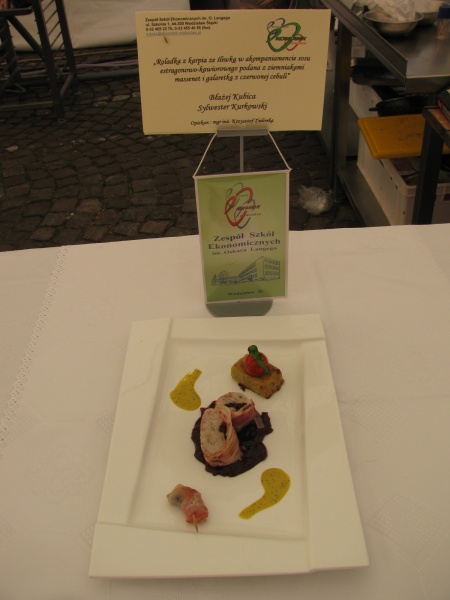 Zdjęcie w galerii na portalu naszwodzislaw.com: Zwycięska roladka z karpia ze śliwką wiadomości z regionu