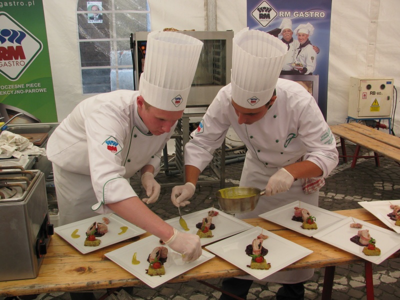 Zdjęcie w galerii na portalu naszwodzislaw.com: Zwycięska roladka z karpia ze śliwką wiadomości z regionu