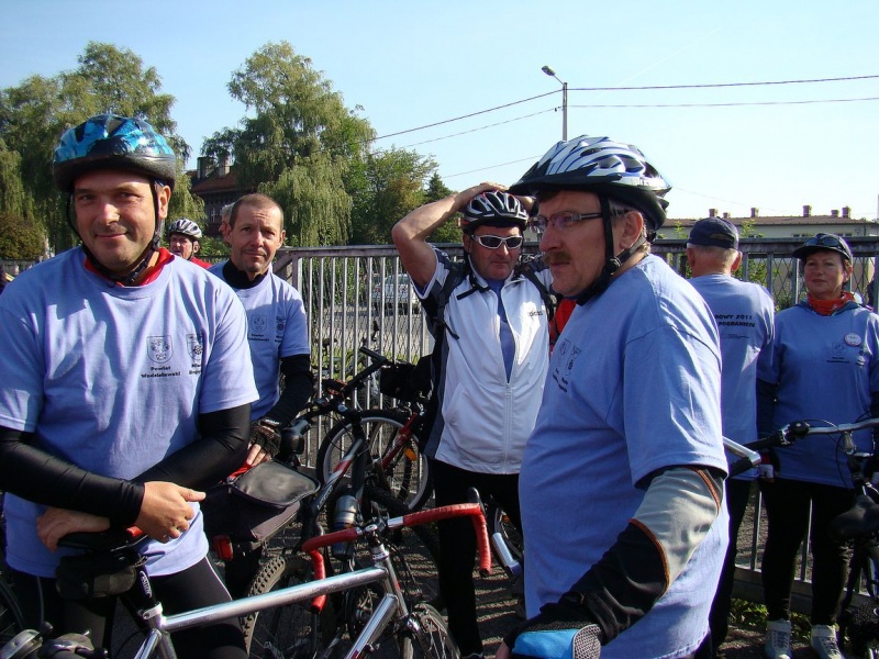 Zdjęcie w galerii na portalu naszwodzislaw.com: Rodzinnie na trasie rajdu rowerowego wiadomości z regionu