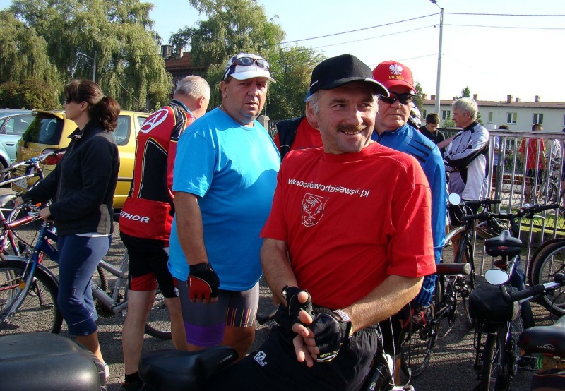 Zdjęcie w galerii na portalu naszwodzislaw.com: Rodzinnie na trasie rajdu rowerowego wiadomości z regionu