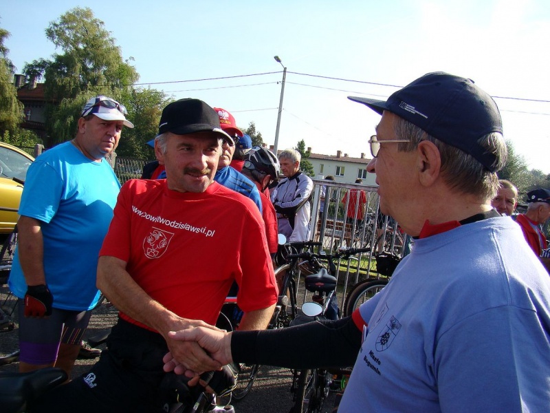 Zdjęcie w galerii na portalu naszwodzislaw.com: Rodzinnie na trasie rajdu rowerowego wiadomości z regionu