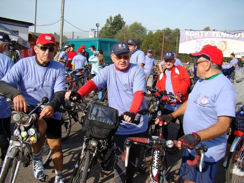 Zdjęcie w galerii na portalu naszwodzislaw.com: Rodzinnie na trasie rajdu rowerowego wiadomości z regionu