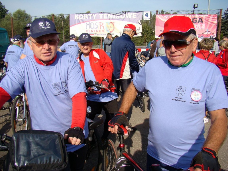 Zdjęcie w galerii na portalu naszwodzislaw.com: Rodzinnie na trasie rajdu rowerowego wiadomości z regionu