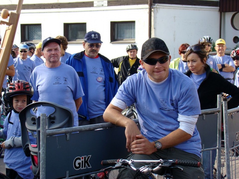 Zdjęcie w galerii na portalu naszwodzislaw.com: Rodzinnie na trasie rajdu rowerowego wiadomości z regionu