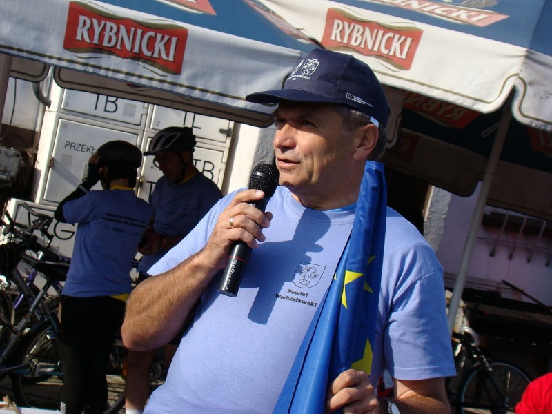 Zdjęcie w galerii na portalu naszwodzislaw.com: Rodzinnie na trasie rajdu rowerowego wiadomości z regionu