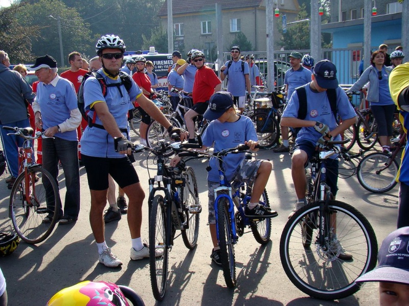 Zdjęcie w galerii na portalu naszwodzislaw.com: Rodzinnie na trasie rajdu rowerowego wiadomości z regionu