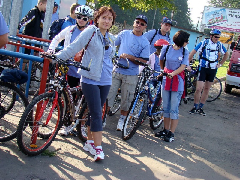 Zdjęcie w galerii na portalu naszwodzislaw.com: Rodzinnie na trasie rajdu rowerowego wiadomości z regionu