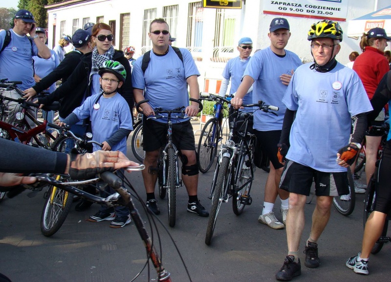 Zdjęcie w galerii na portalu naszwodzislaw.com: Rodzinnie na trasie rajdu rowerowego wiadomości z regionu