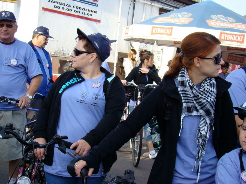 Zdjęcie w galerii na portalu naszwodzislaw.com: Rodzinnie na trasie rajdu rowerowego wiadomości z regionu