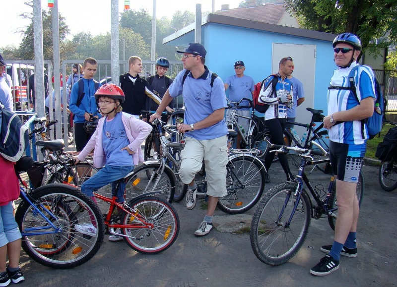 Zdjęcie w galerii na portalu naszwodzislaw.com: Rodzinnie na trasie rajdu rowerowego wiadomości z regionu