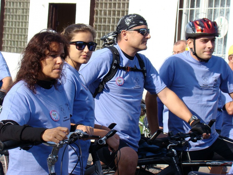 Zdjęcie w galerii na portalu naszwodzislaw.com: Rodzinnie na trasie rajdu rowerowego wiadomości z regionu