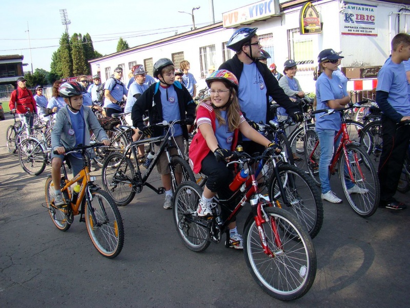 Zdjęcie w galerii na portalu naszwodzislaw.com: Rodzinnie na trasie rajdu rowerowego wiadomości z regionu