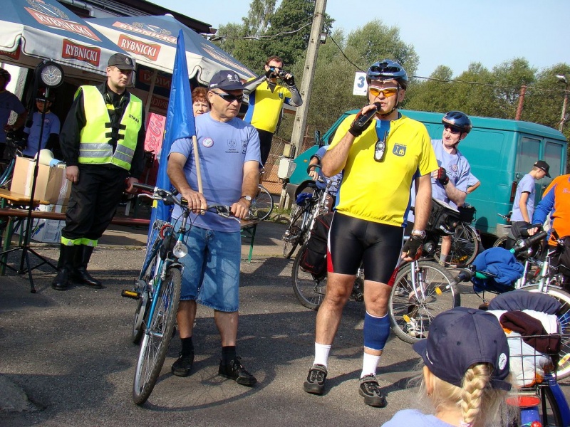Zdjęcie w galerii na portalu naszwodzislaw.com: Rodzinnie na trasie rajdu rowerowego wiadomości z regionu