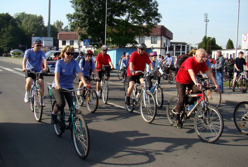 Zdjęcie w galerii na portalu naszwodzislaw.com: Rodzinnie na trasie rajdu rowerowego wiadomości z regionu
