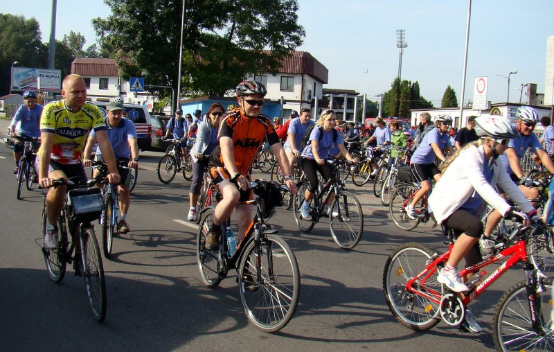 Zdjęcie w galerii na portalu naszwodzislaw.com: Rodzinnie na trasie rajdu rowerowego wiadomości z regionu