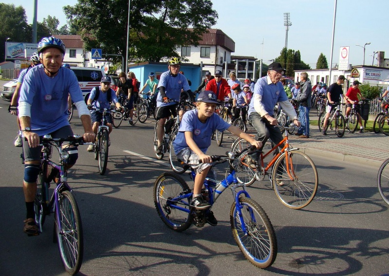 Zdjęcie w galerii na portalu naszwodzislaw.com: Rodzinnie na trasie rajdu rowerowego wiadomości z regionu