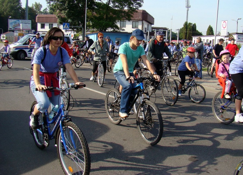 Zdjęcie w galerii na portalu naszwodzislaw.com: Rodzinnie na trasie rajdu rowerowego wiadomości z regionu