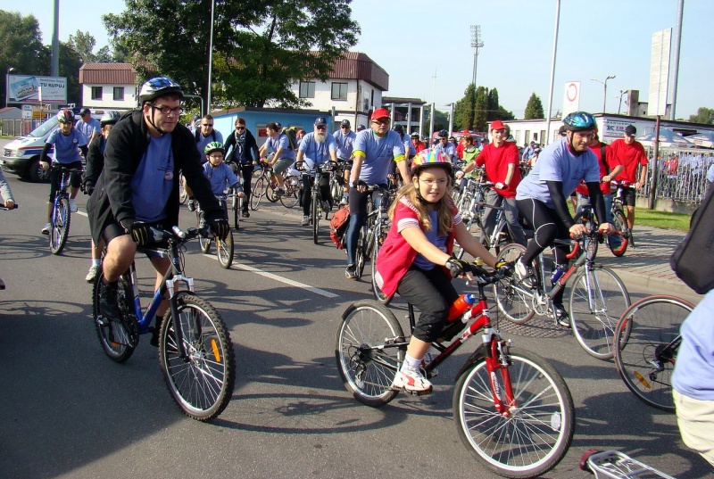 Zdjęcie w galerii na portalu naszwodzislaw.com: Rodzinnie na trasie rajdu rowerowego wiadomości z regionu