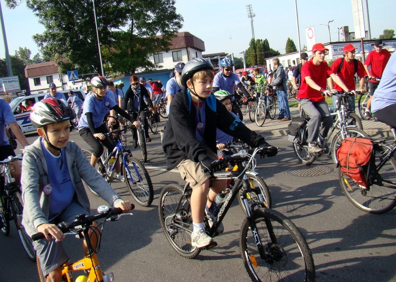 Zdjęcie w galerii na portalu naszwodzislaw.com: Rodzinnie na trasie rajdu rowerowego wiadomości z regionu