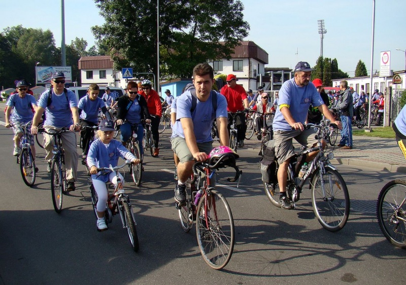 Zdjęcie w galerii na portalu naszwodzislaw.com: Rodzinnie na trasie rajdu rowerowego wiadomości z regionu