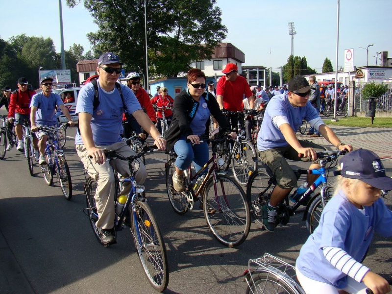Zdjęcie w galerii na portalu naszwodzislaw.com: Rodzinnie na trasie rajdu rowerowego wiadomości z regionu