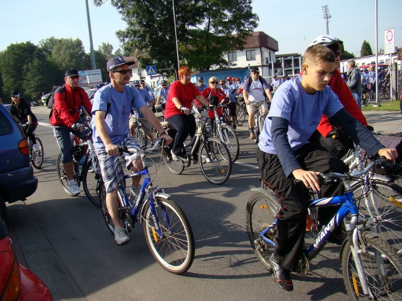 Zdjęcie w galerii na portalu naszwodzislaw.com: Rodzinnie na trasie rajdu rowerowego wiadomości z regionu