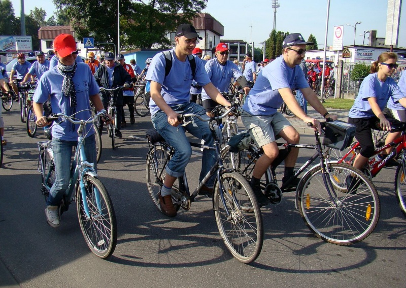 Zdjęcie w galerii na portalu naszwodzislaw.com: Rodzinnie na trasie rajdu rowerowego wiadomości z regionu