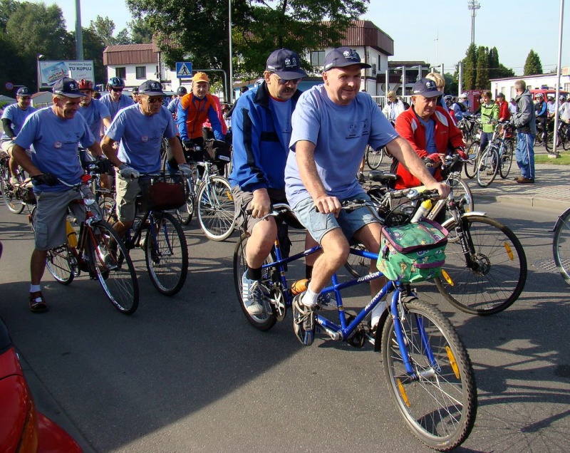 Zdjęcie w galerii na portalu naszwodzislaw.com: Rodzinnie na trasie rajdu rowerowego wiadomości z regionu
